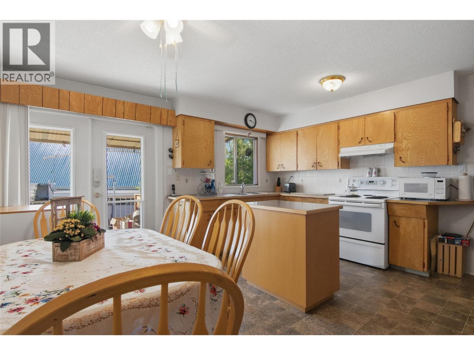 236 SPRUCE AVENUE, Interior REALTORS® — photo 2
