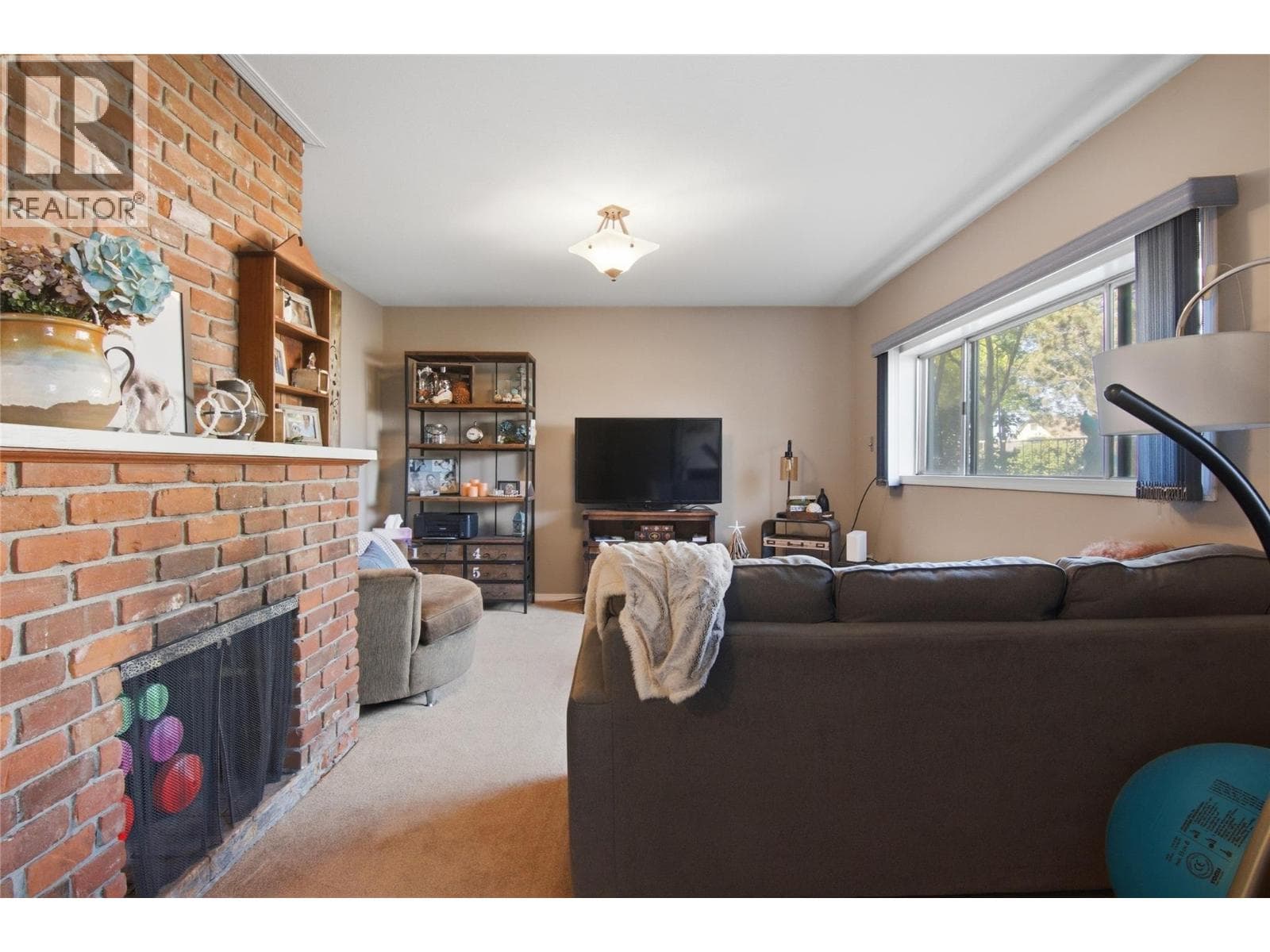 236 SPRUCE AVENUE, Interior REALTORS® — photo 5