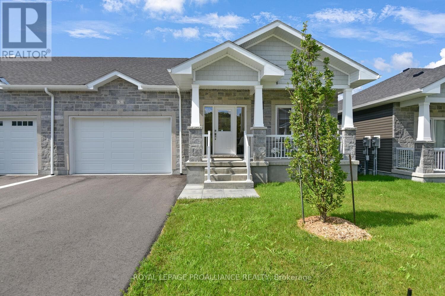 33 DOUGLAS MARSHALL CRESCENT, Rideau St.Lawrence — photo 2