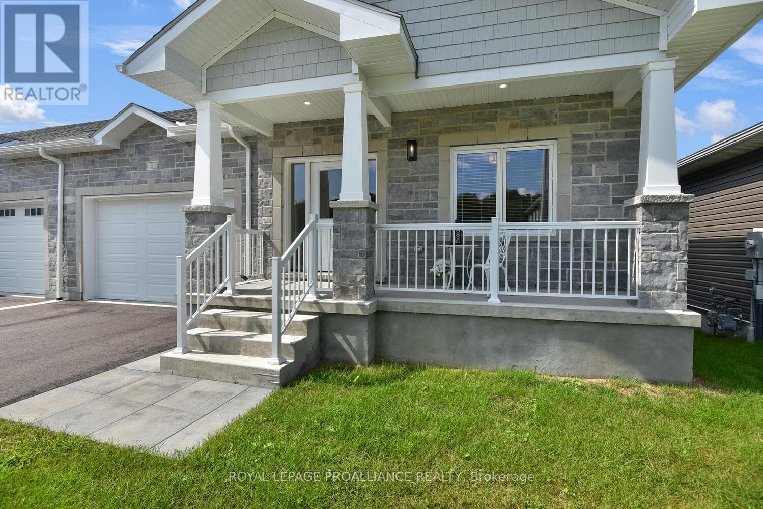 33 DOUGLAS MARSHALL CRESCENT, Rideau St.Lawrence — photo 3