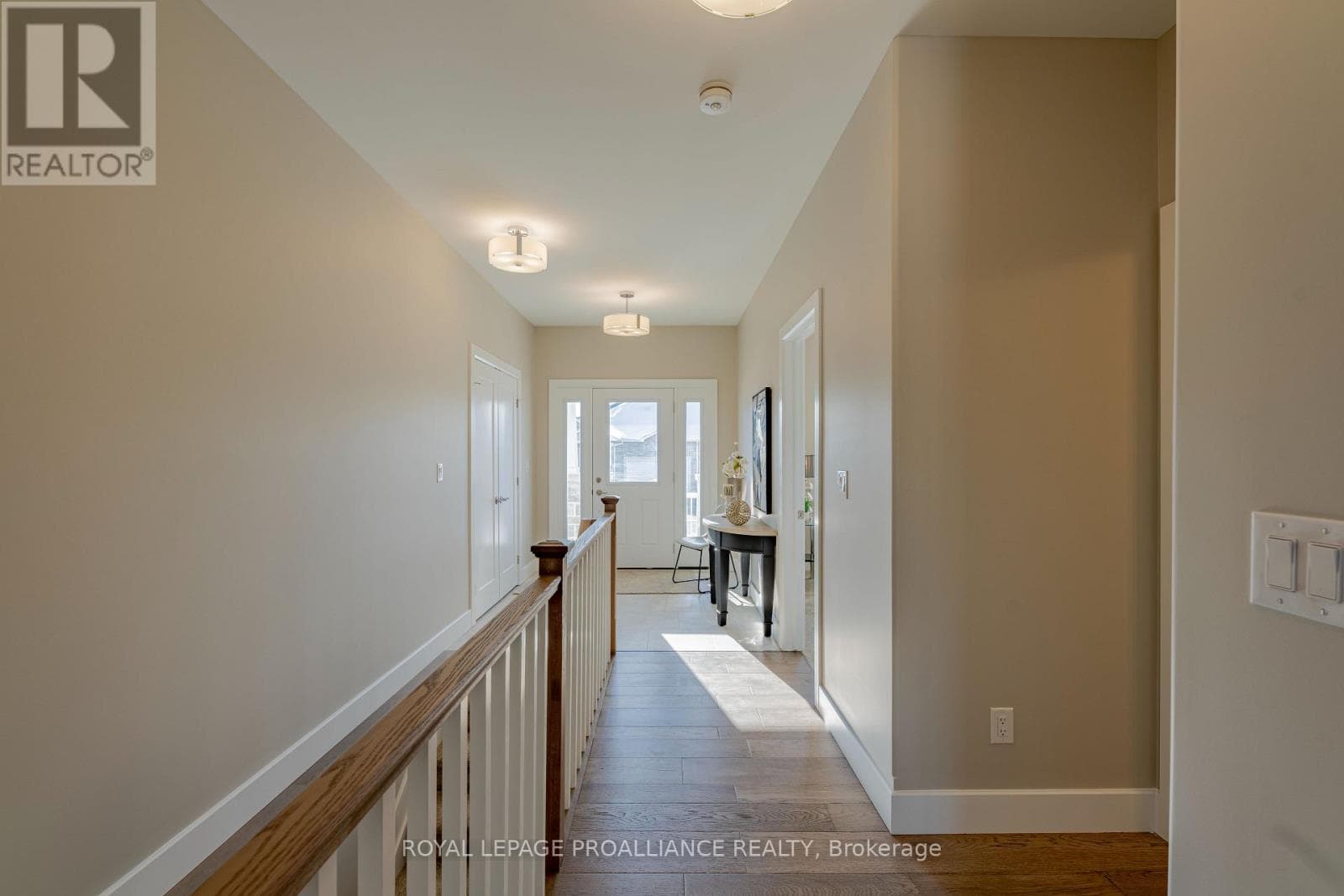 31 DOUGLAS MARSHALL CRESCENT, Rideau St.Lawrence — photo 3