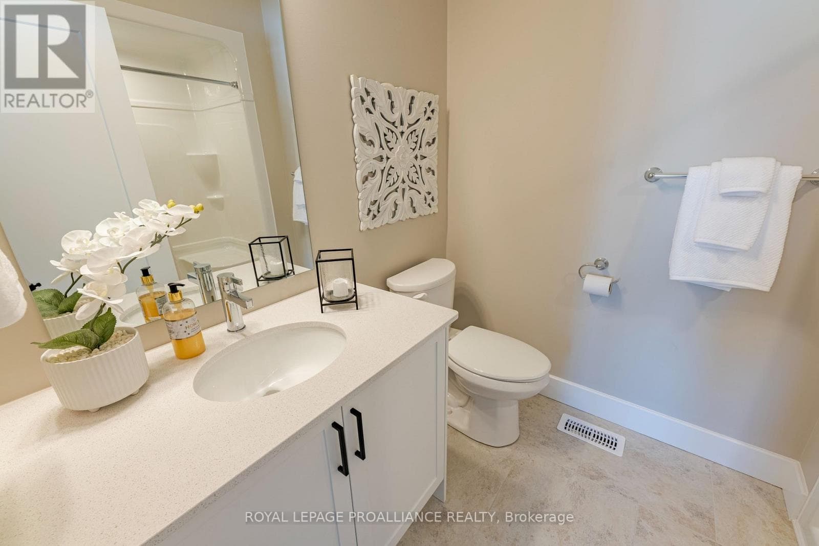 31 DOUGLAS MARSHALL CRESCENT, Rideau St.Lawrence — photo 5