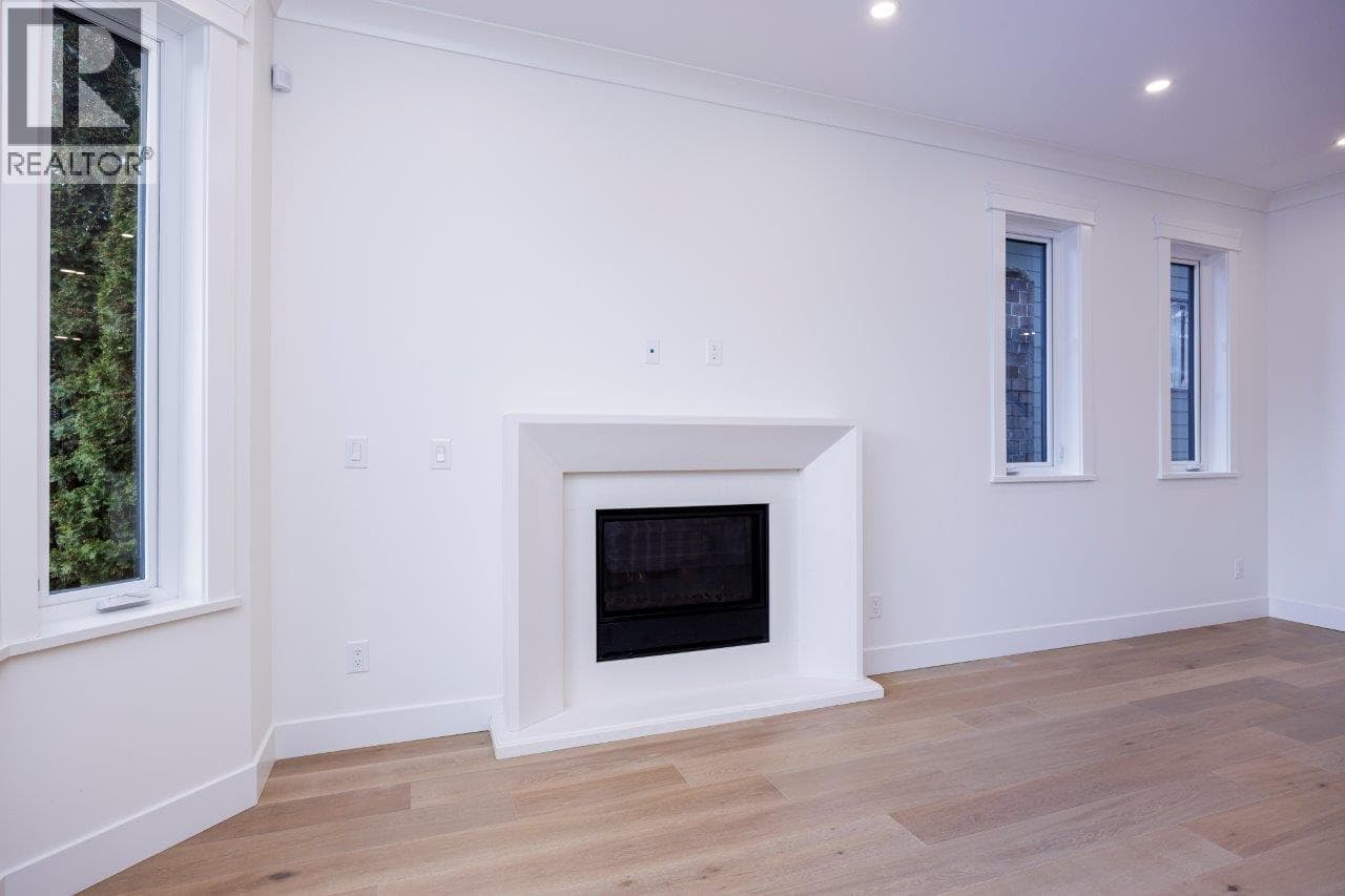 254 E 18TH STREET, Greater Vancouver — photo 4