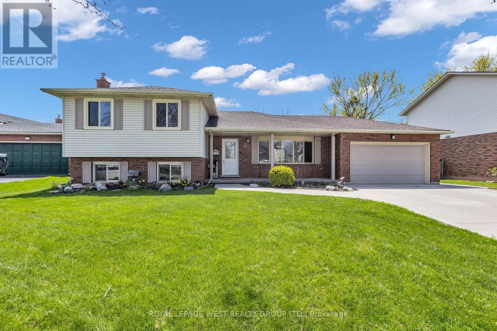 12 BANBURRY CRESCENT, Toronto — photo 2