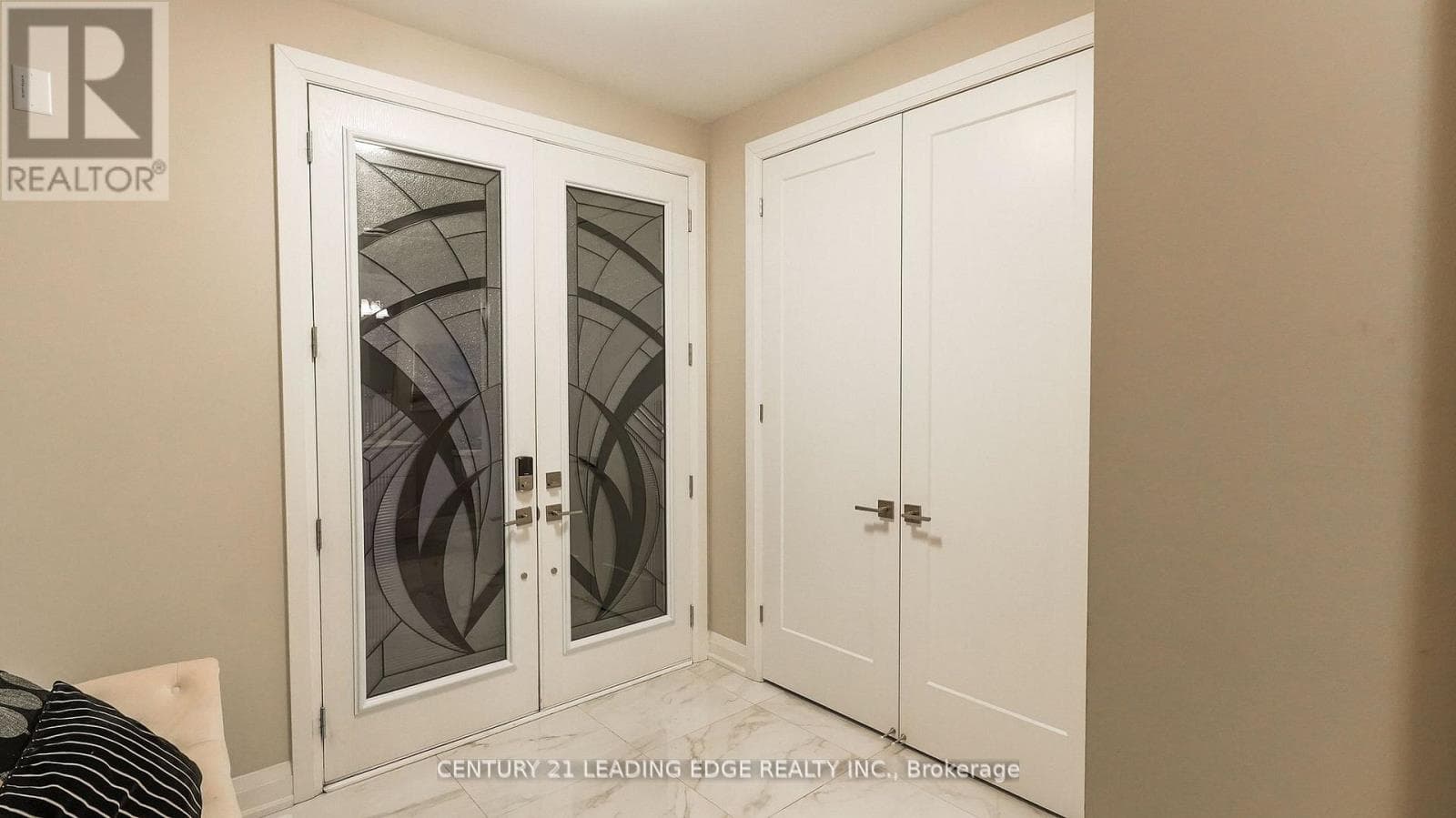 34 HUGGINS DRIVE, Toronto — photo 4