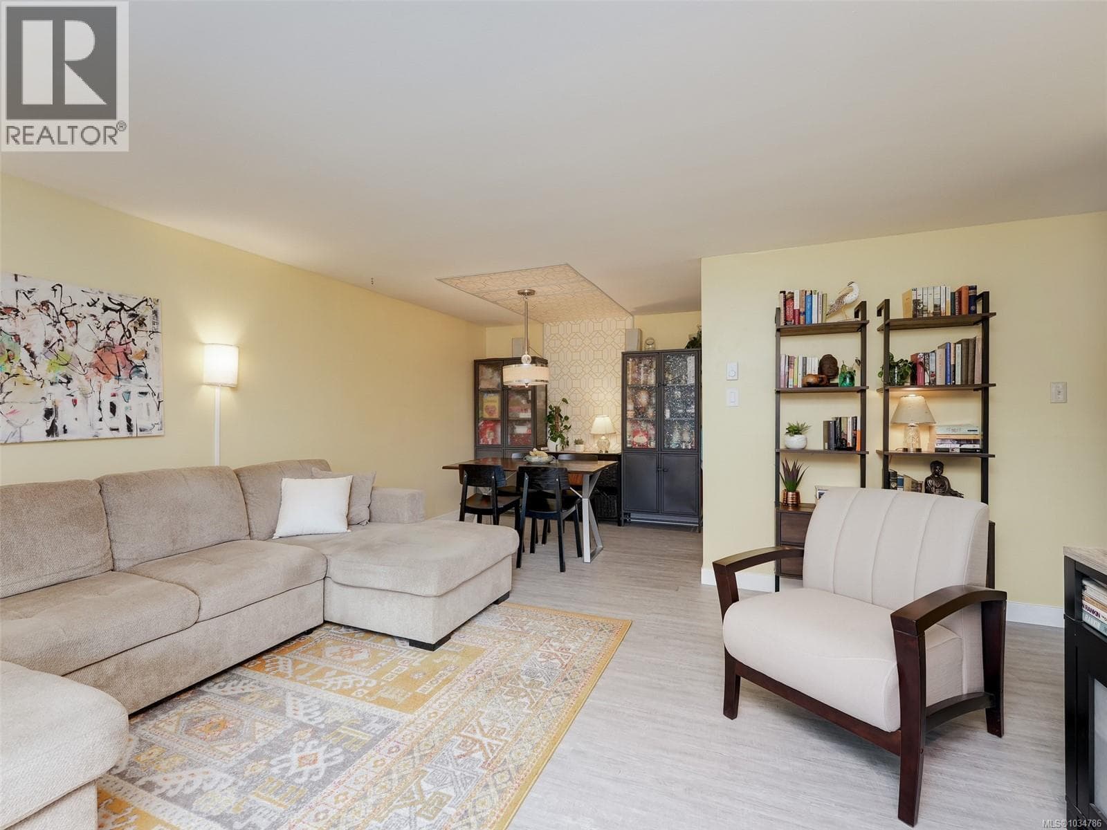 102 3277 Quadra St, Victoria — photo 4