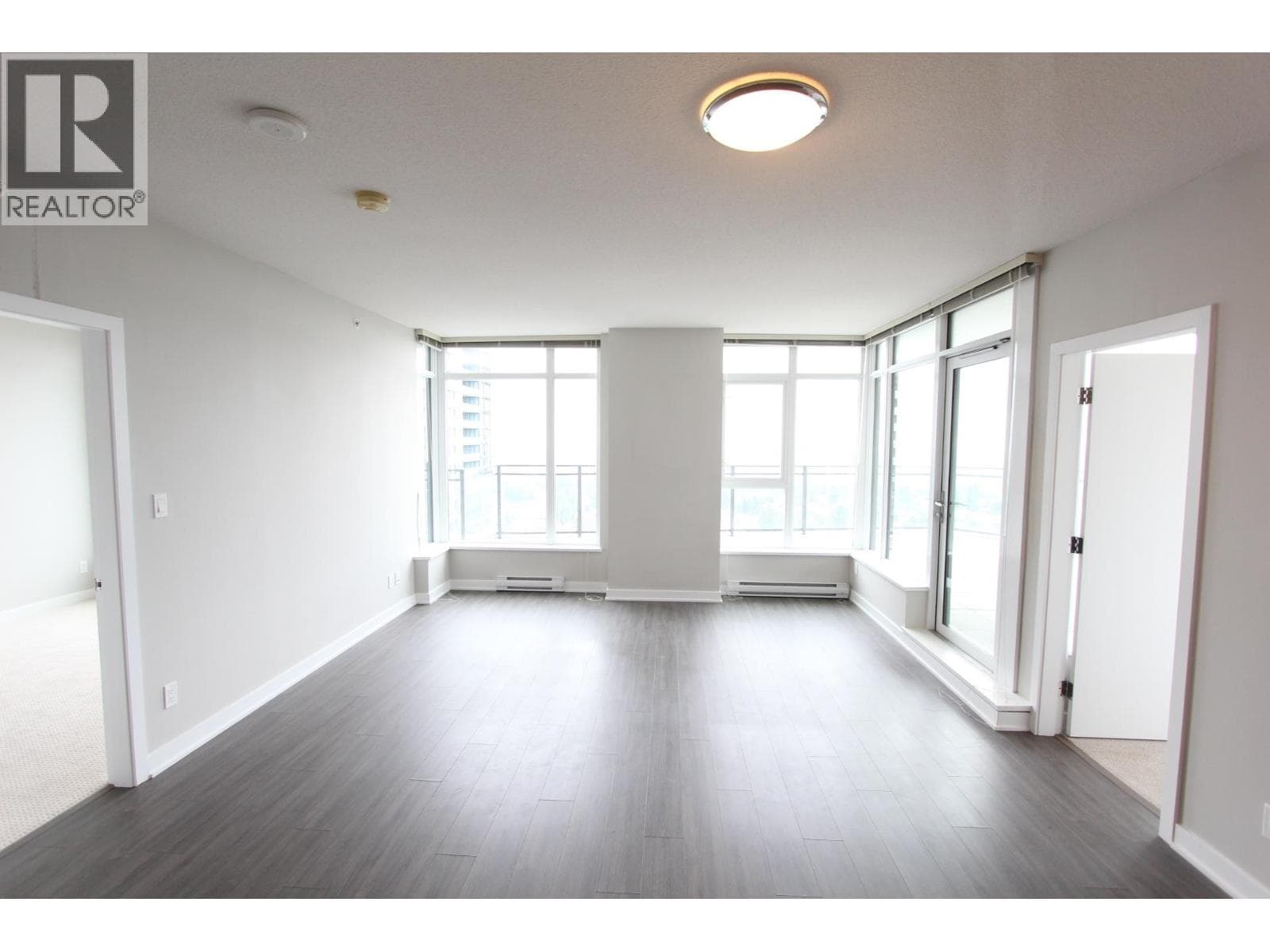 2701 4900 LENNOX LANE, Greater Vancouver — photo 2