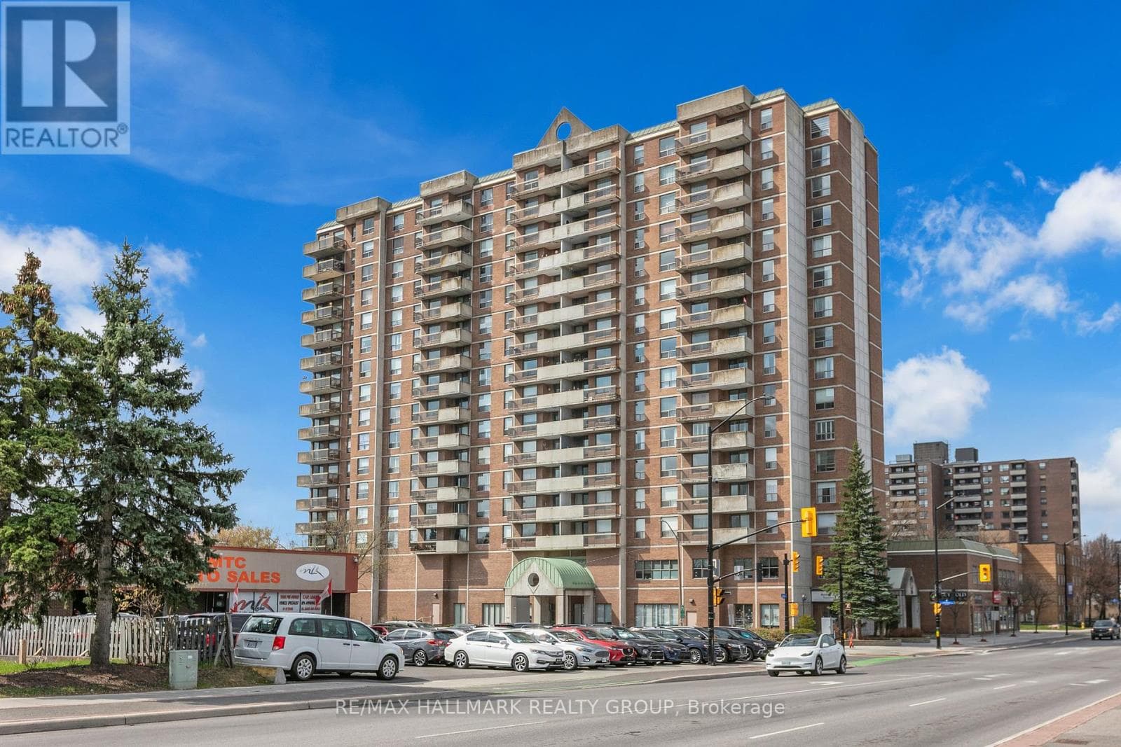 401 - 200 LAFONTAINE AVENUE E in VANIER SOUTH