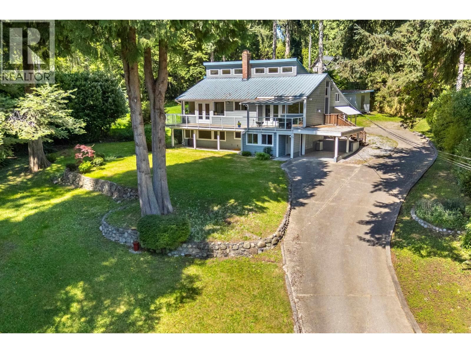 914 GOWER POINT ROAD in 