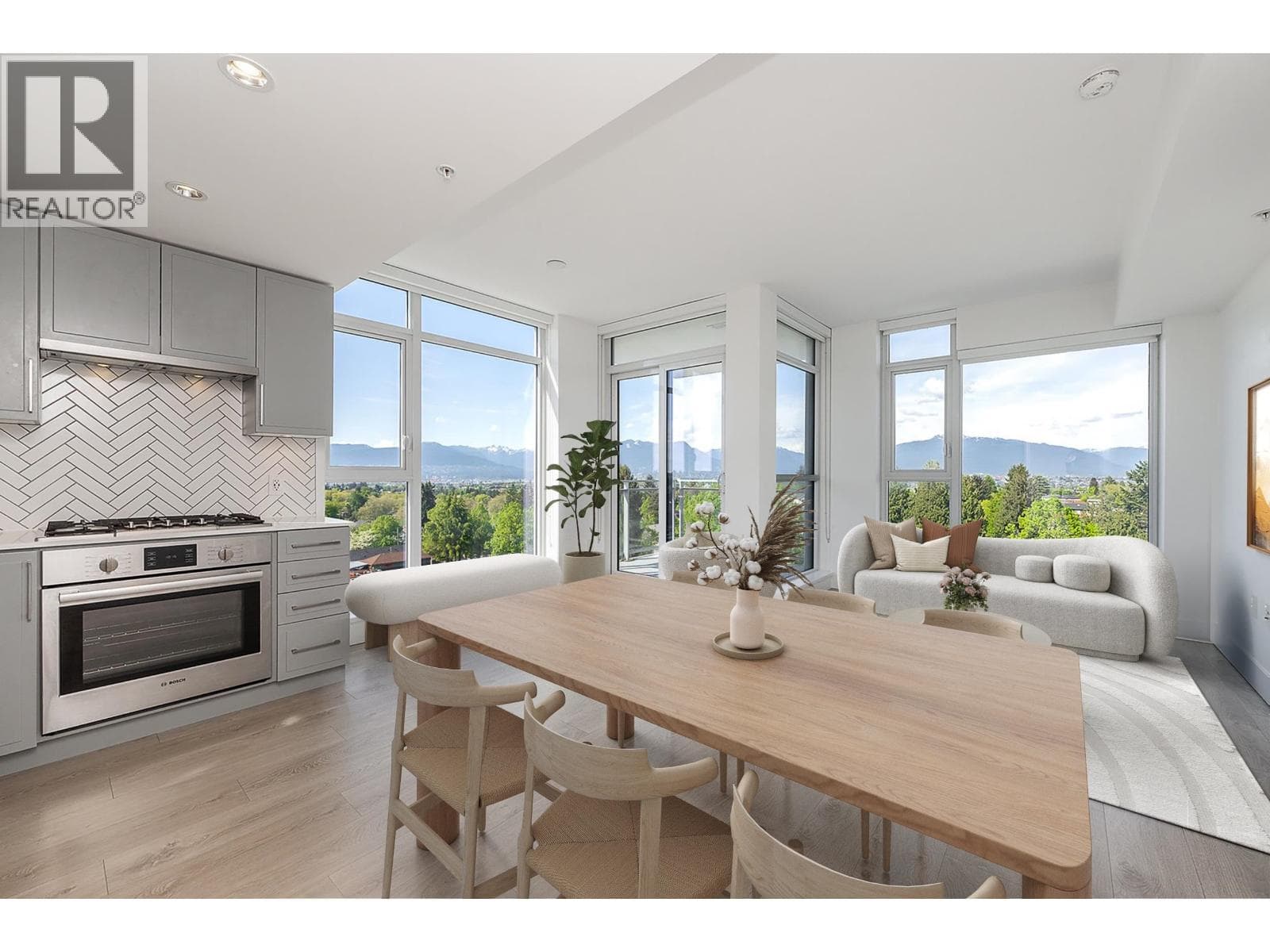 807 2435 KINGSWAY in Renfrew-Collingwood