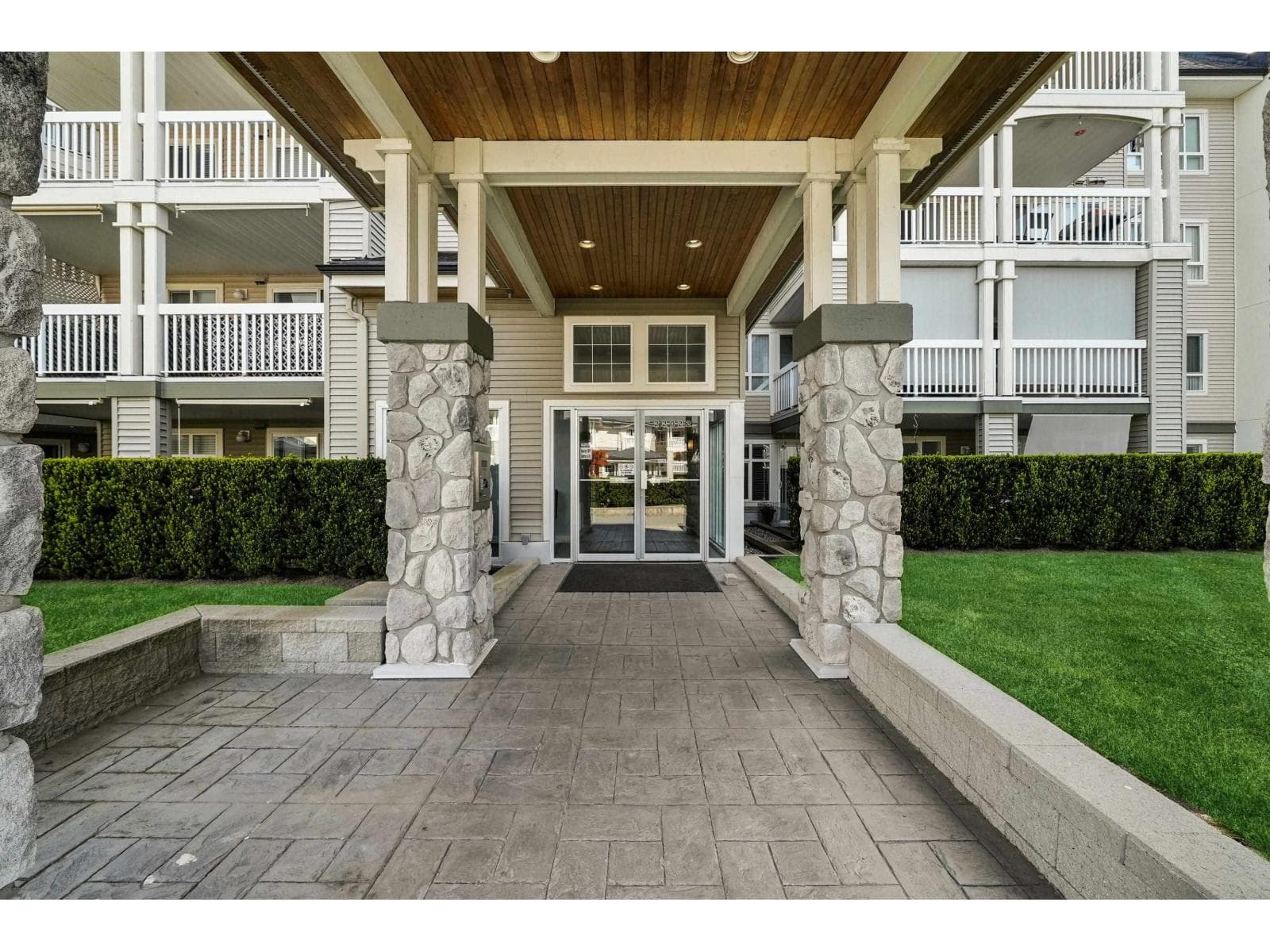 406 22022 49 AVENUE, Fraser Valley — photo 2