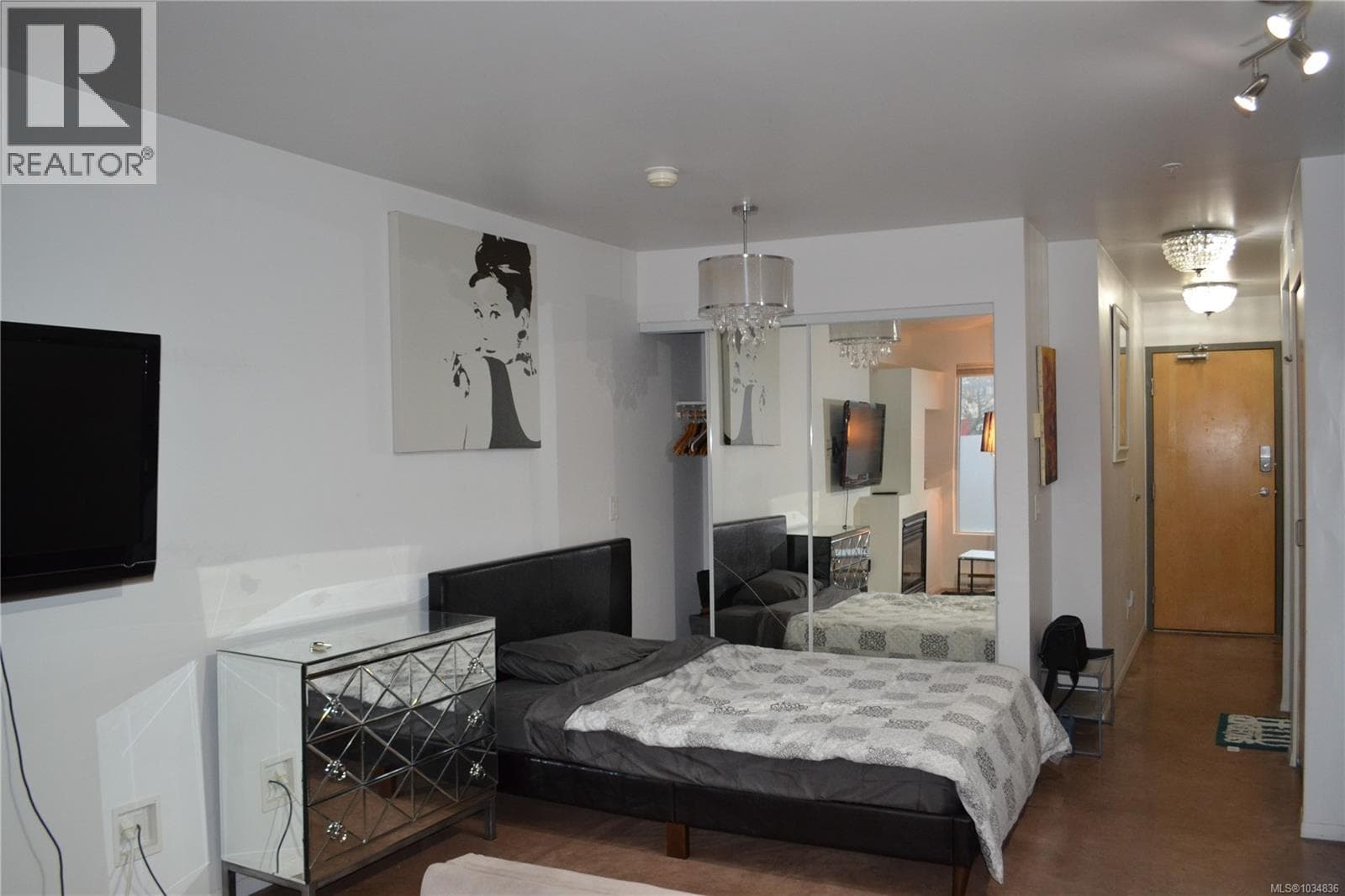 208 932 Johnson St, Victoria — photo 3