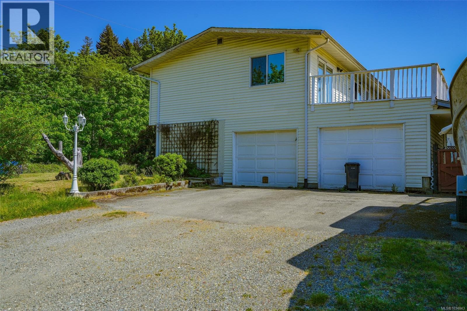 4594 ALWYN STREET, Vancouver Island — photo 3