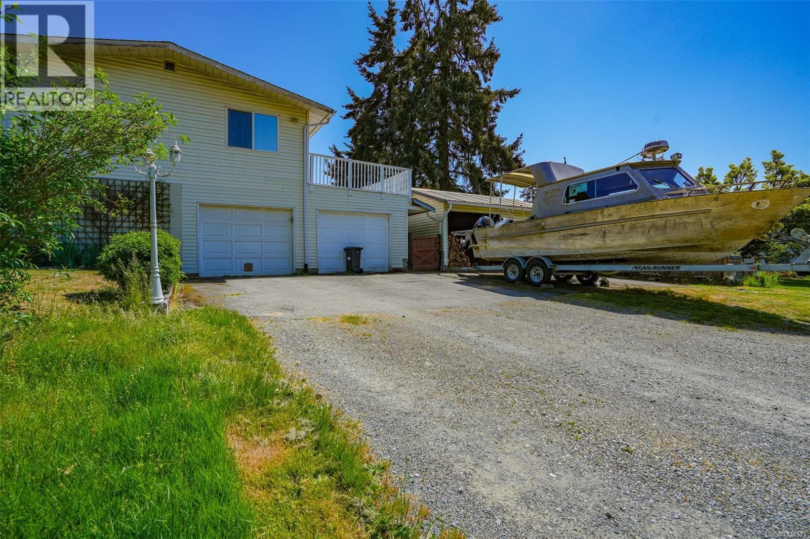 4594 ALWYN STREET, Vancouver Island — photo 4