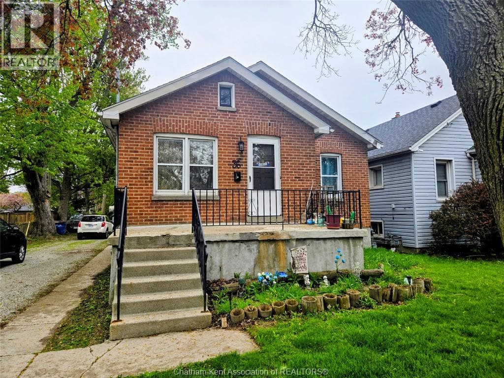 36 McNaughton Ave E AVENUE, Chatham Kent — photo 3