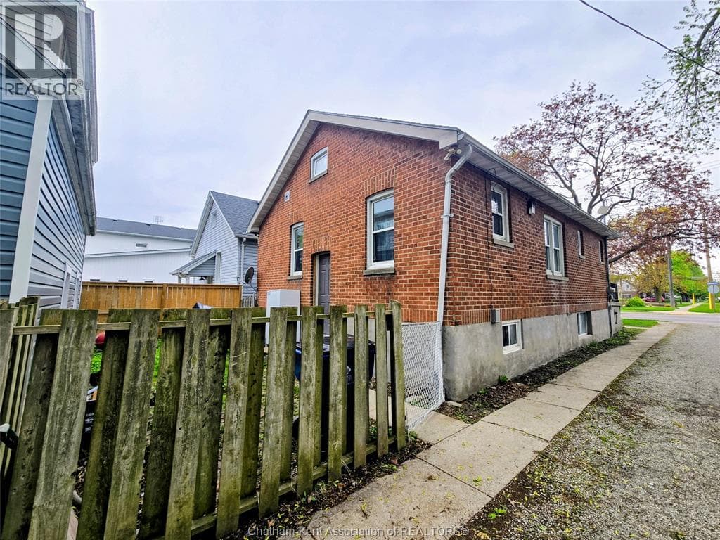 36 McNaughton Ave E AVENUE, Chatham Kent — photo 5