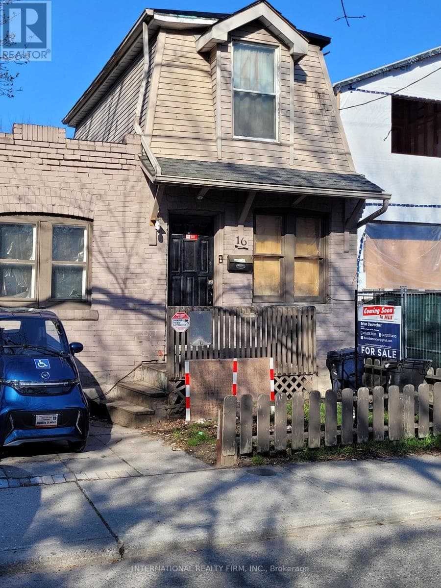 16 UXBRIDGE AVENUE, Toronto — photo 3