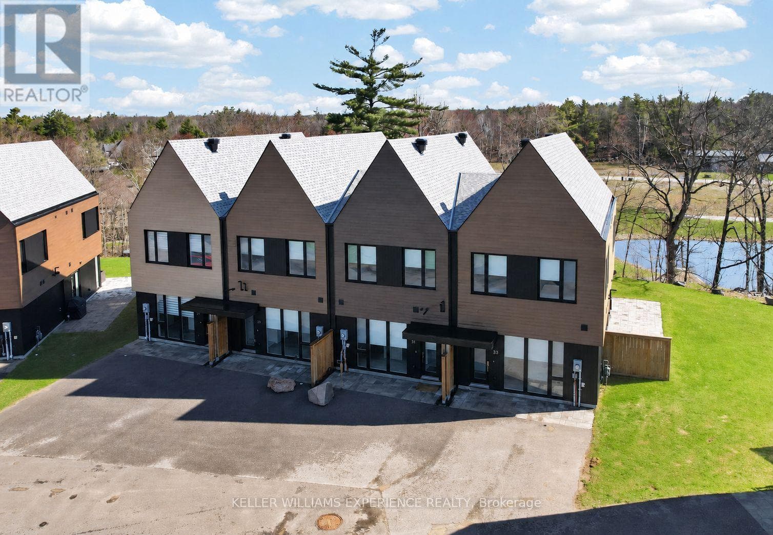 31 ROCKMOUNT CRESCENT in 