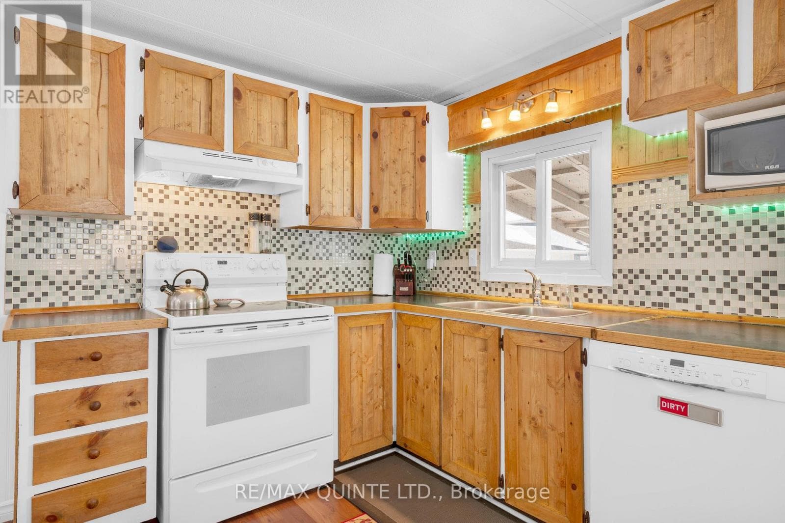 56 - 311 DUNDAS STREET, Central Lakes — photo 5