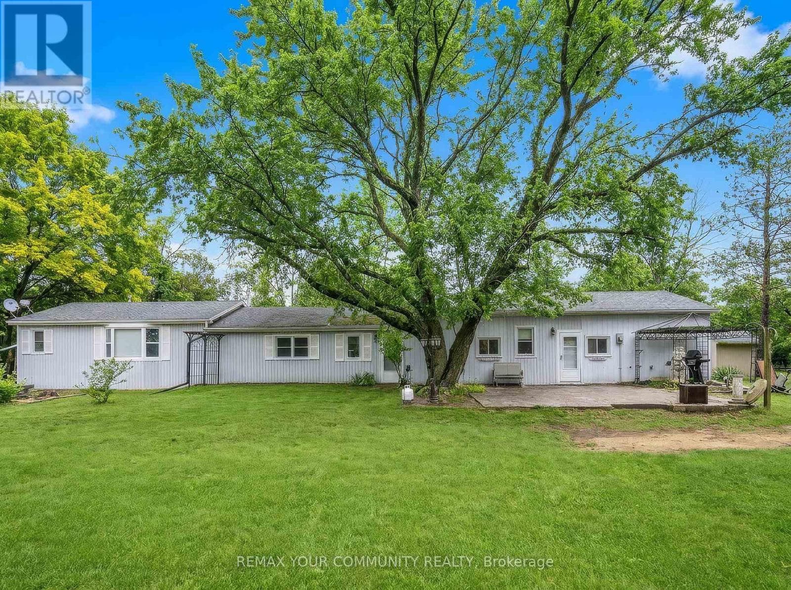 700 CATERING ROAD S in Sutton