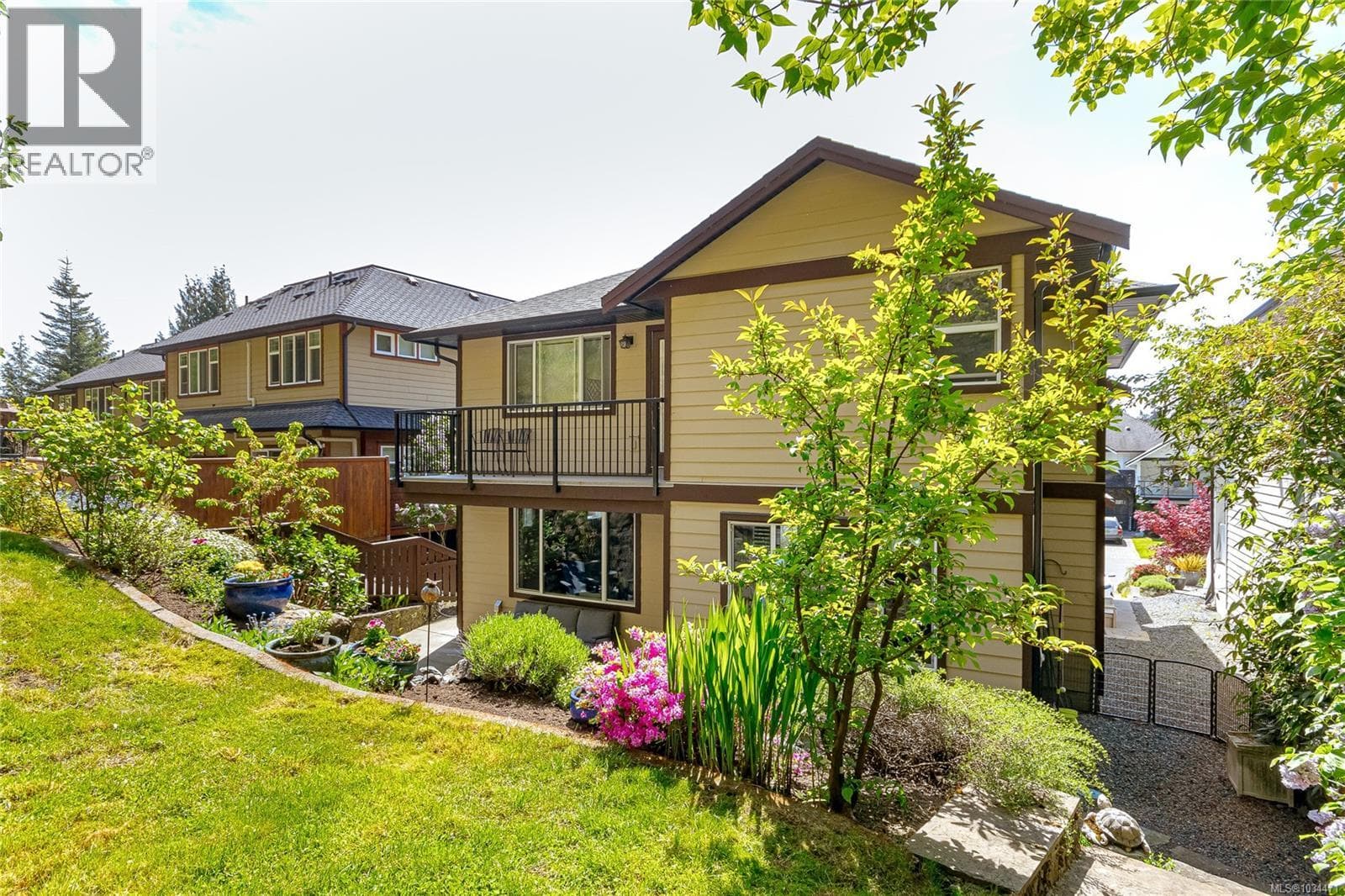 648 Granrose Terr, Victoria — photo 3