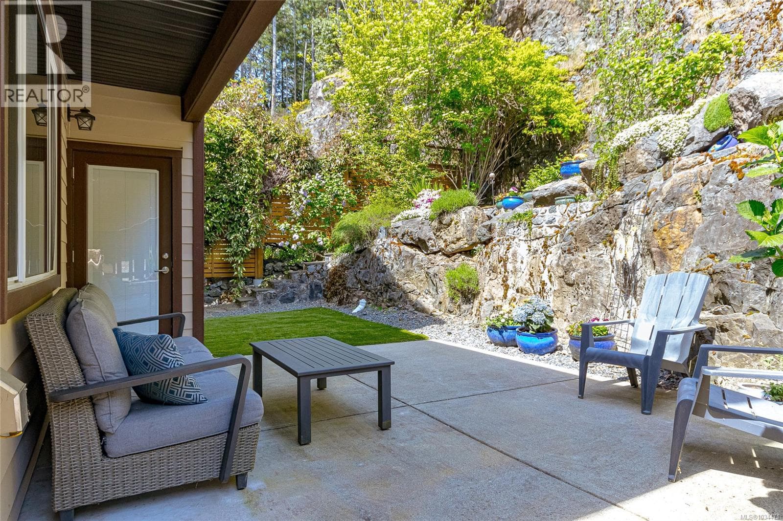 648 Granrose Terr, Victoria — photo 4
