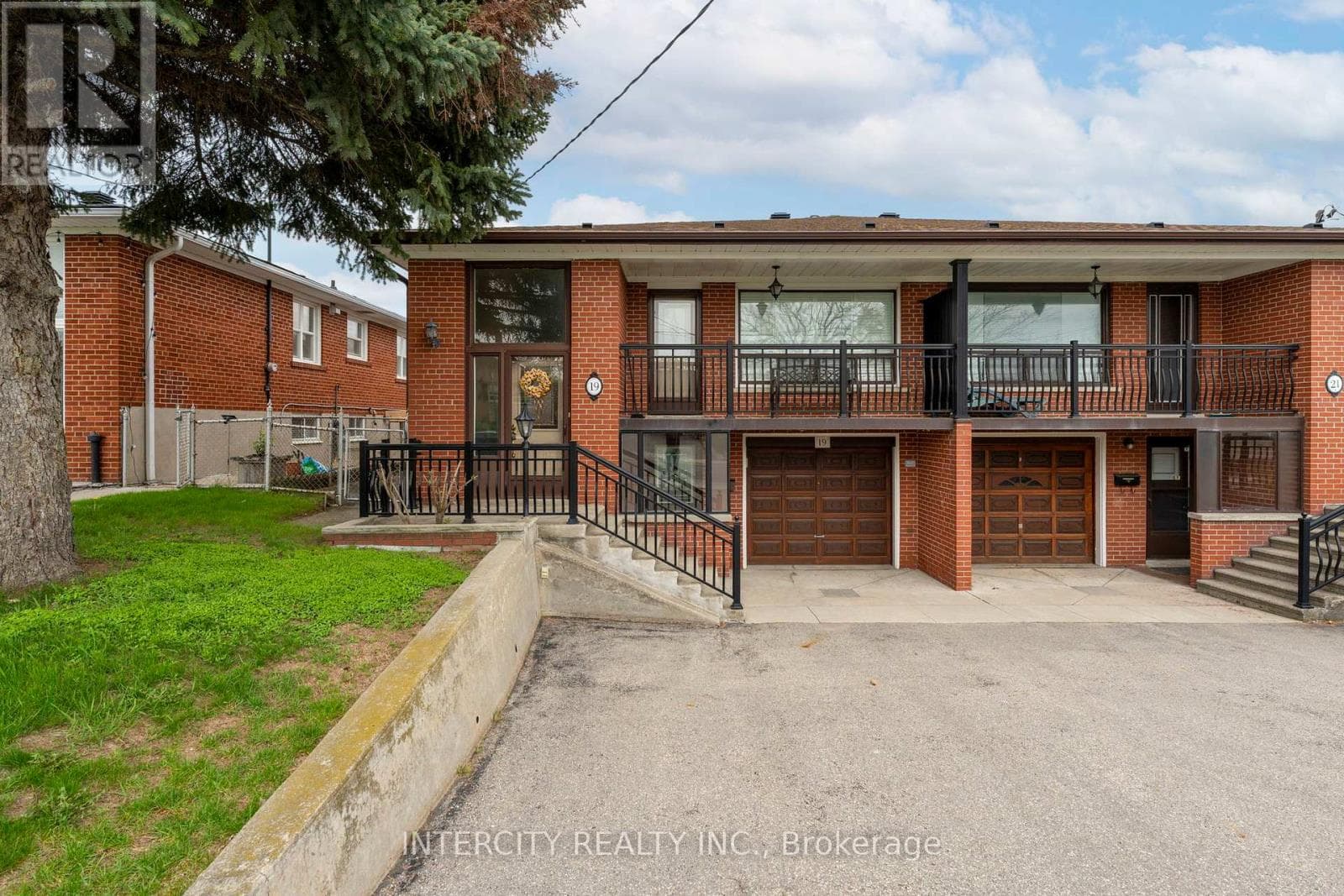 19 GADE DRIVE, Toronto — photo 2