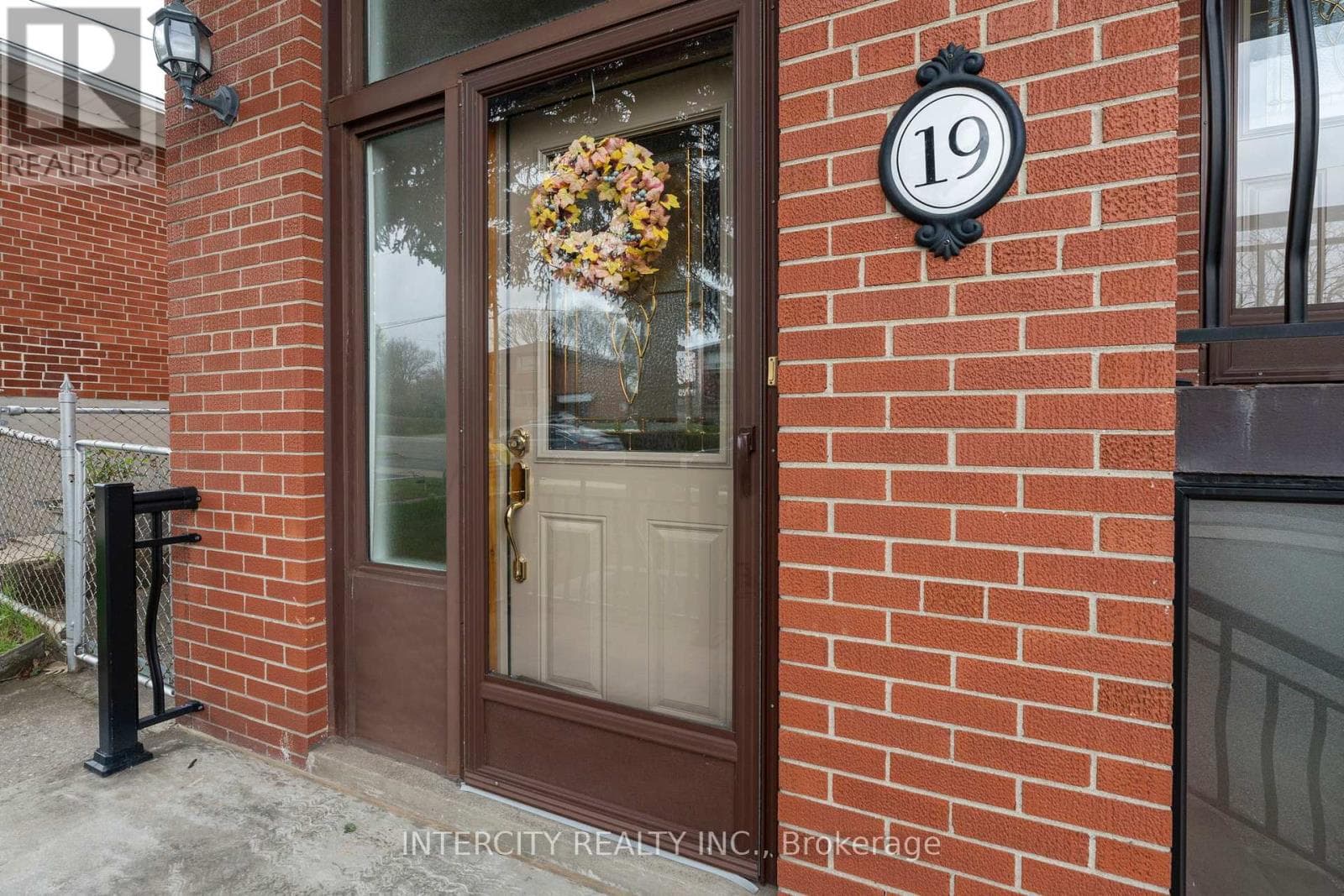 19 GADE DRIVE, Toronto — photo 5
