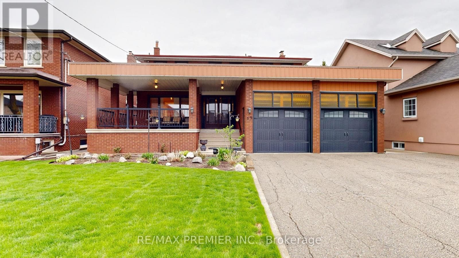 55 CHISWICK AVENUE in Brookhaven-Amesbury