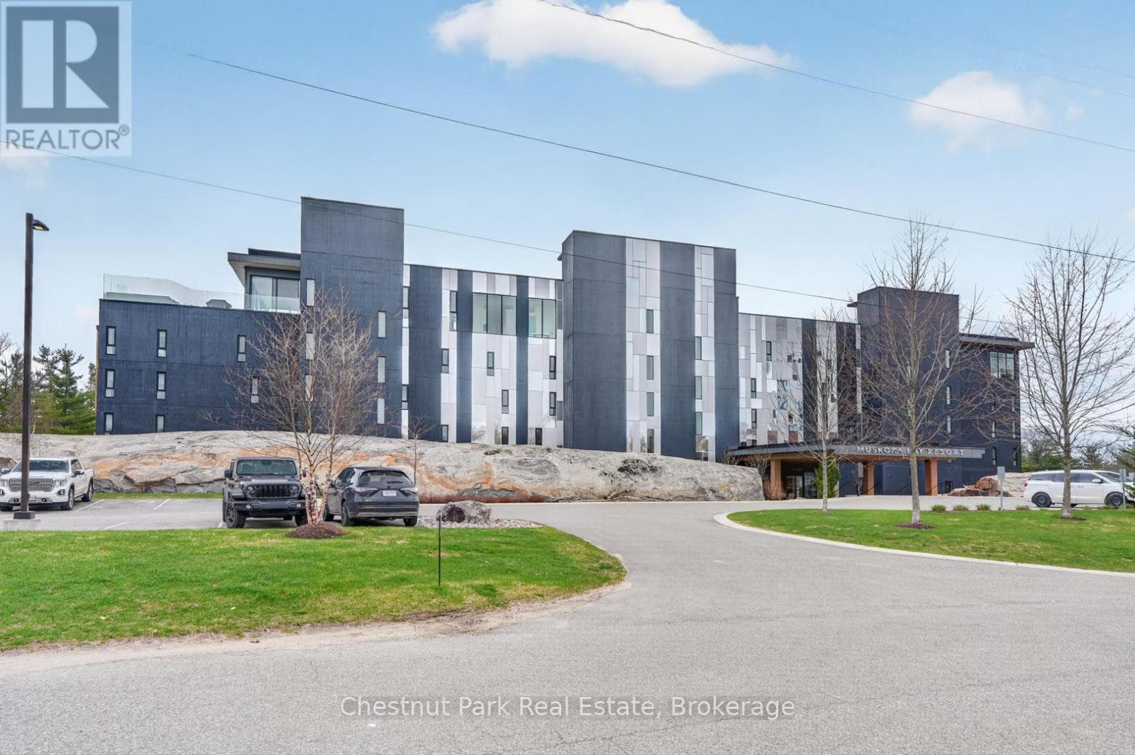210 - 120 CARRICK TRAIL, OnePoint — photo 2