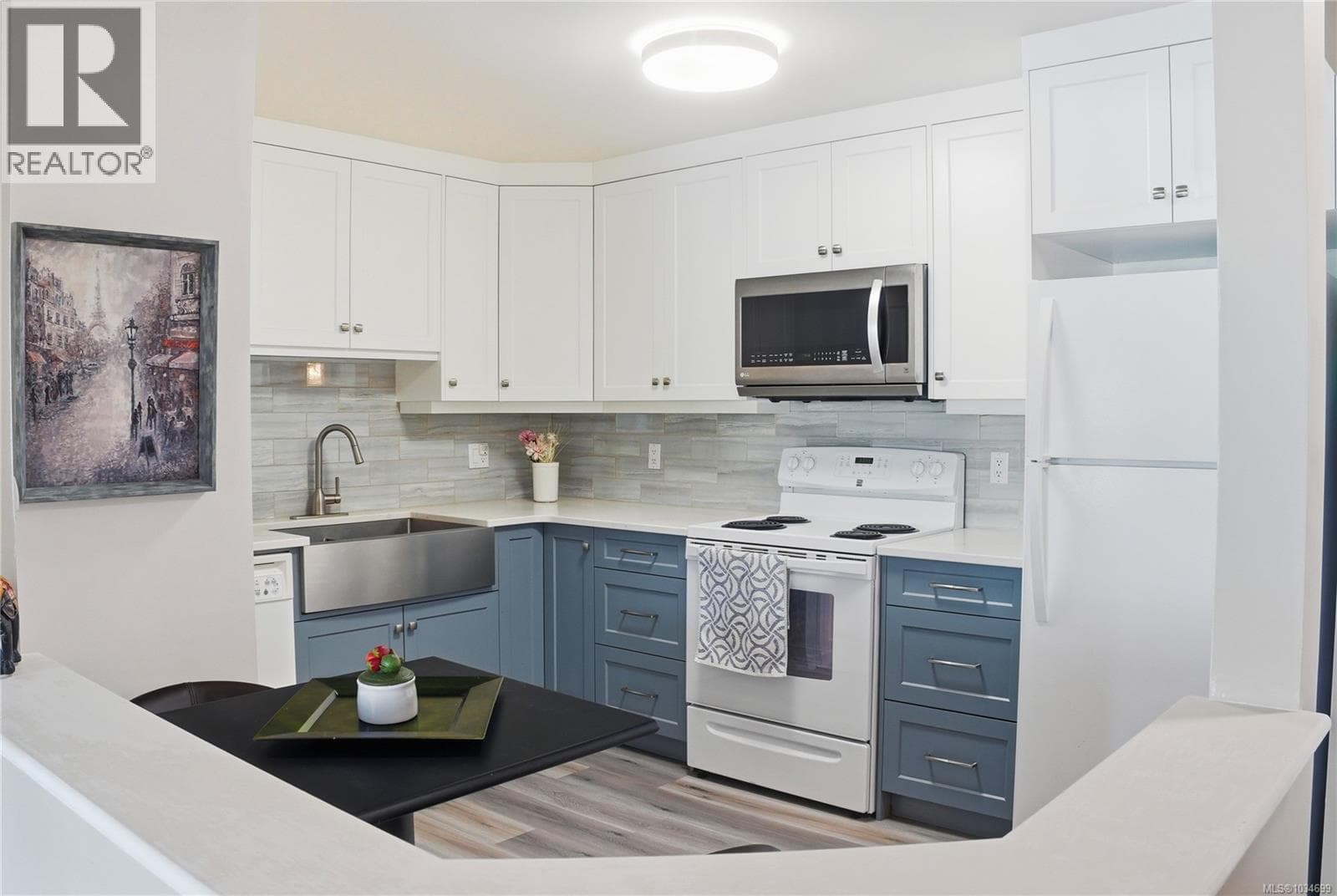 209 5650 Edgewater Lane, Vancouver Island — photo 3