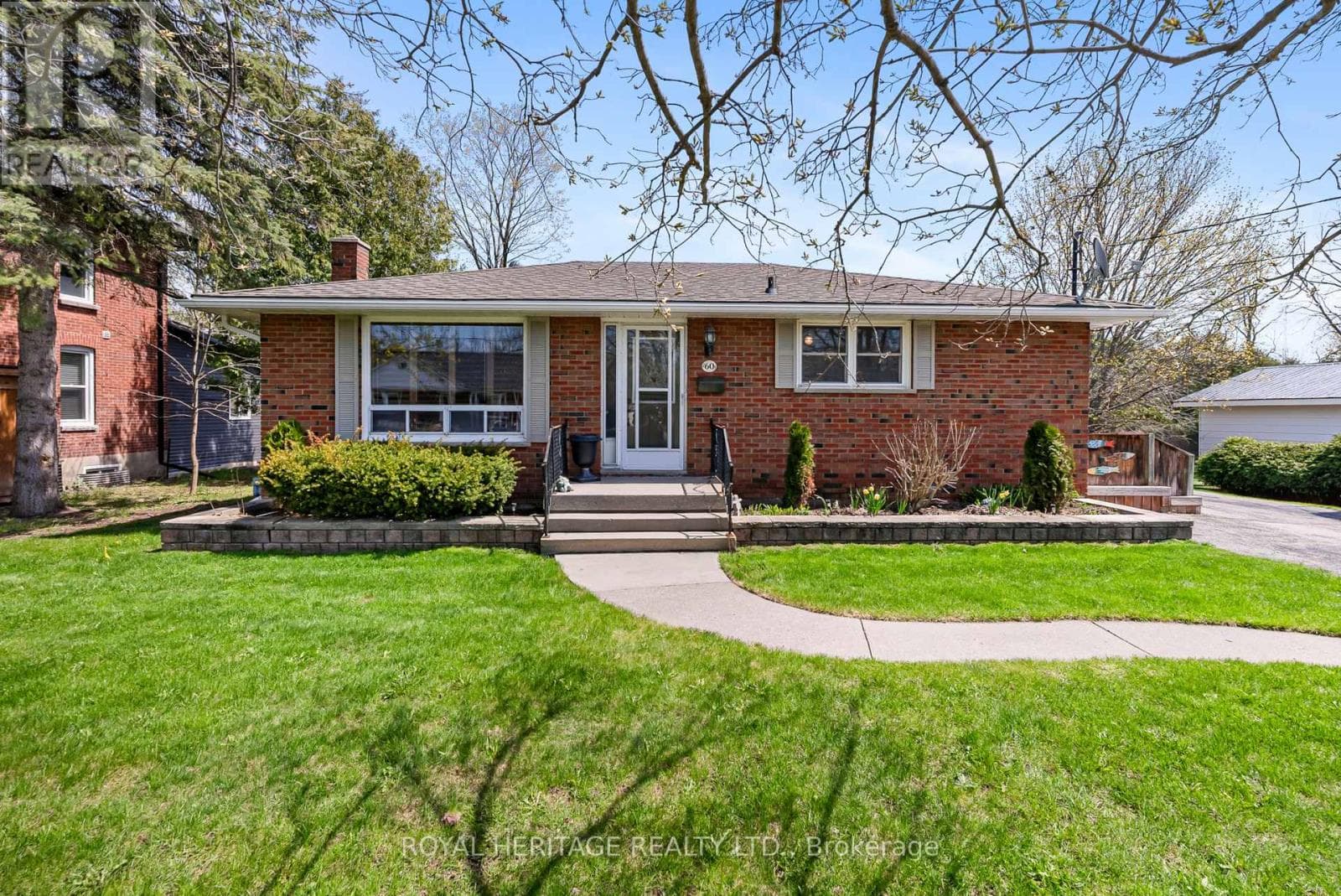 60 ST. PATRICK STREET, Central Lakes — photo 2