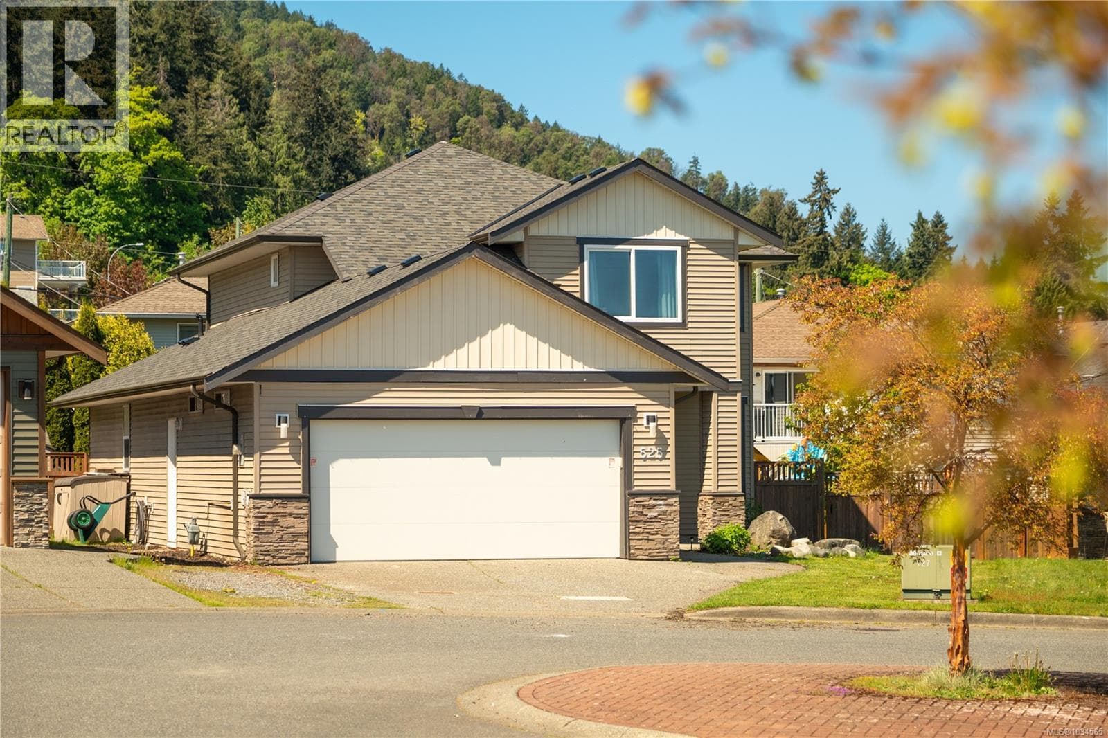 525 Ballou Pl, Vancouver Island — photo 2