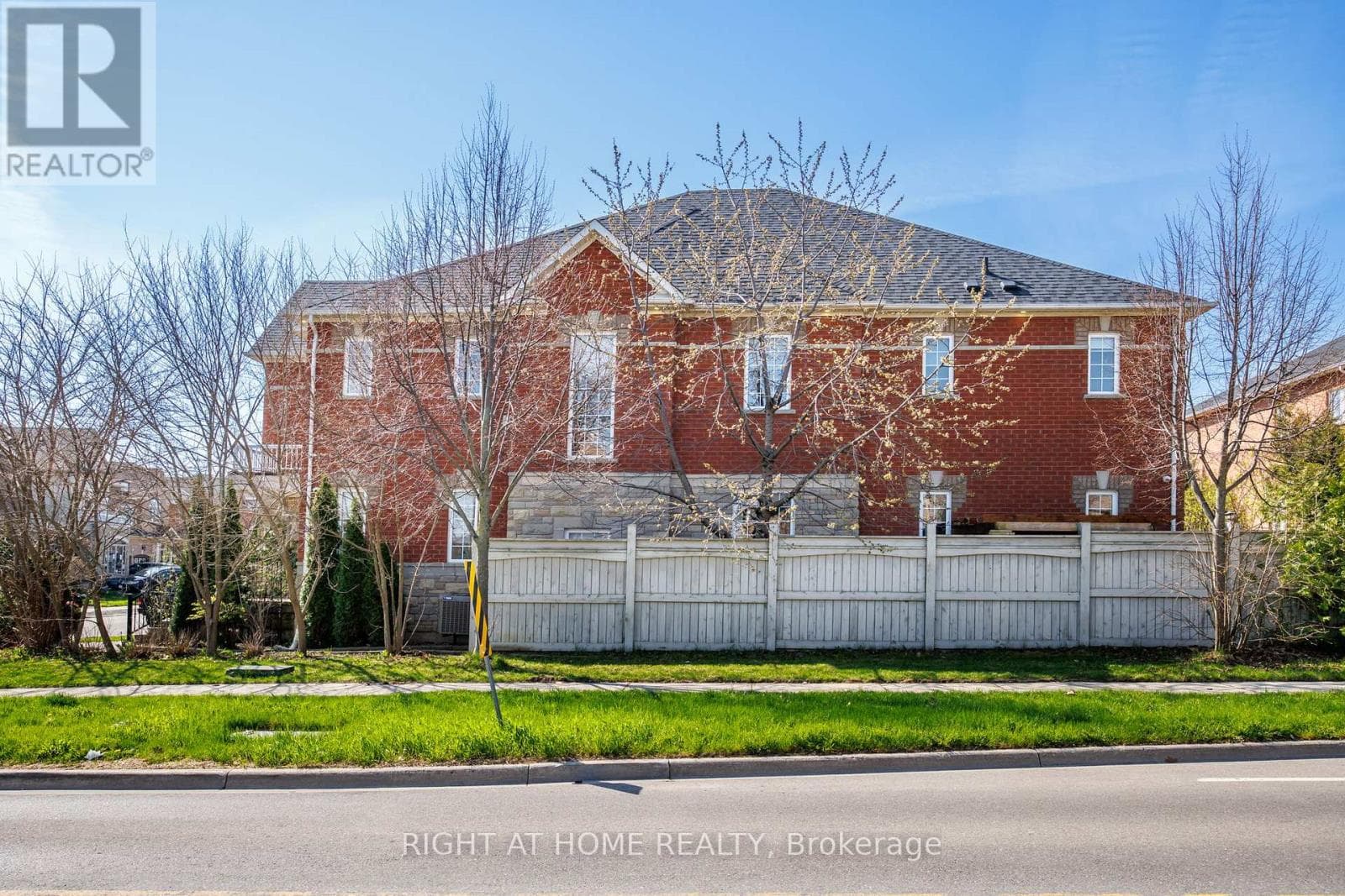 116 KNIGHTSHADE DRIVE, Toronto — photo 2