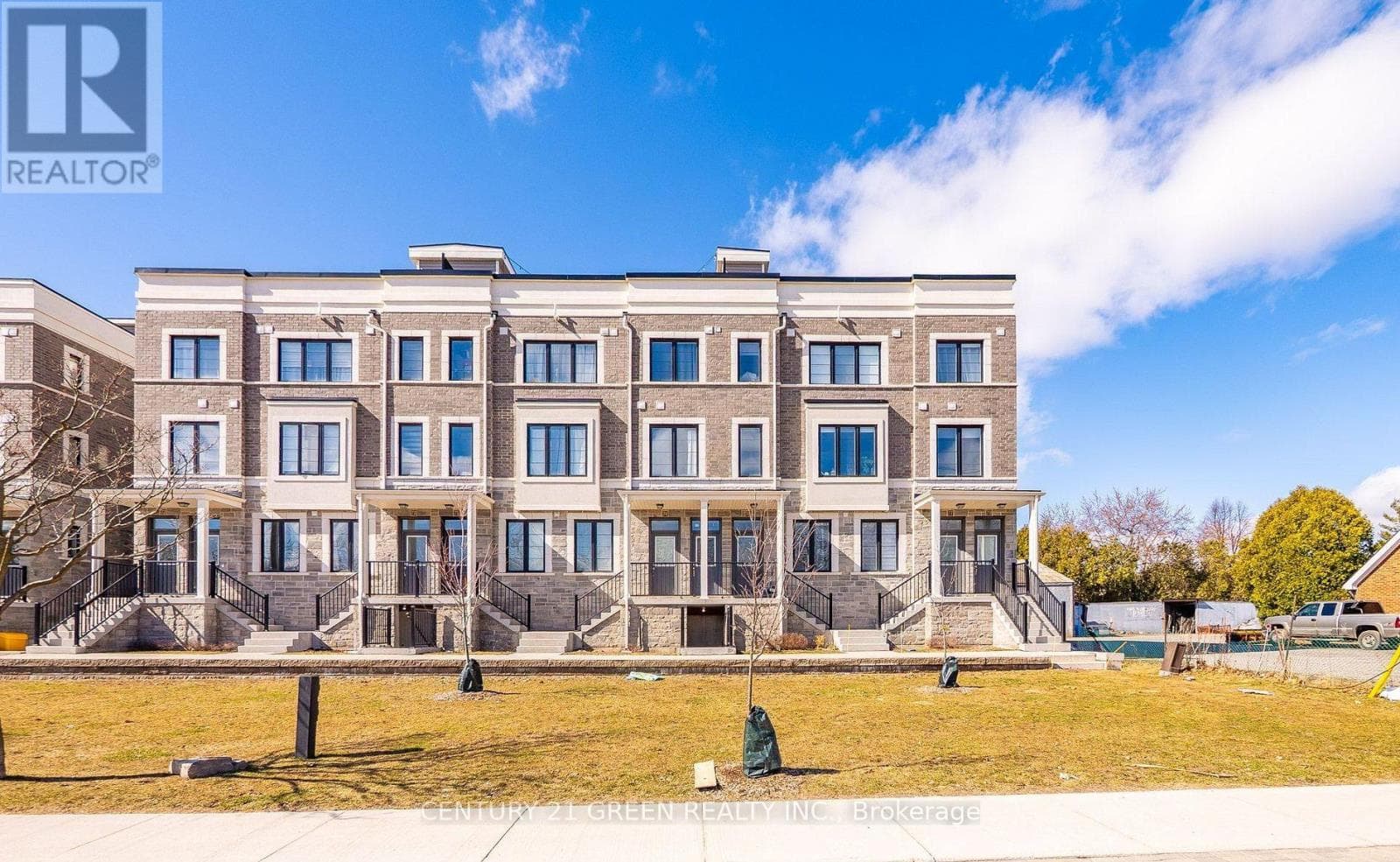 76 - 383 DUNDAS STREET E in 1400