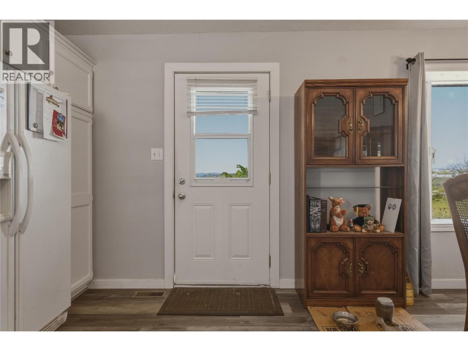 1800 20 AVENUE, Interior REALTORS®