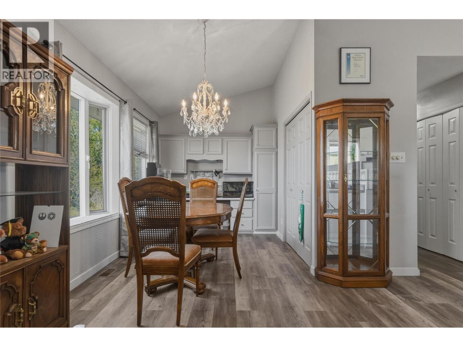 1800 20 AVENUE, Interior REALTORS® — photo 3
