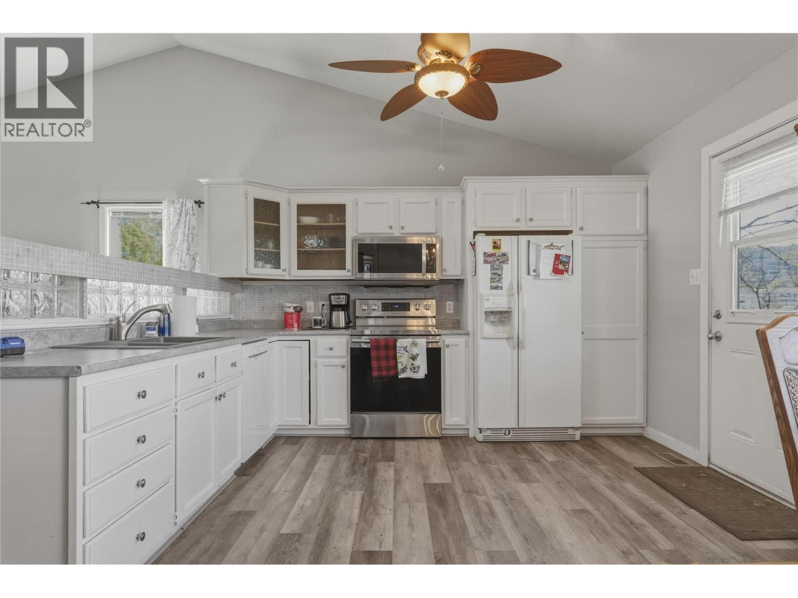 1800 20 AVENUE, Interior REALTORS® — photo 4