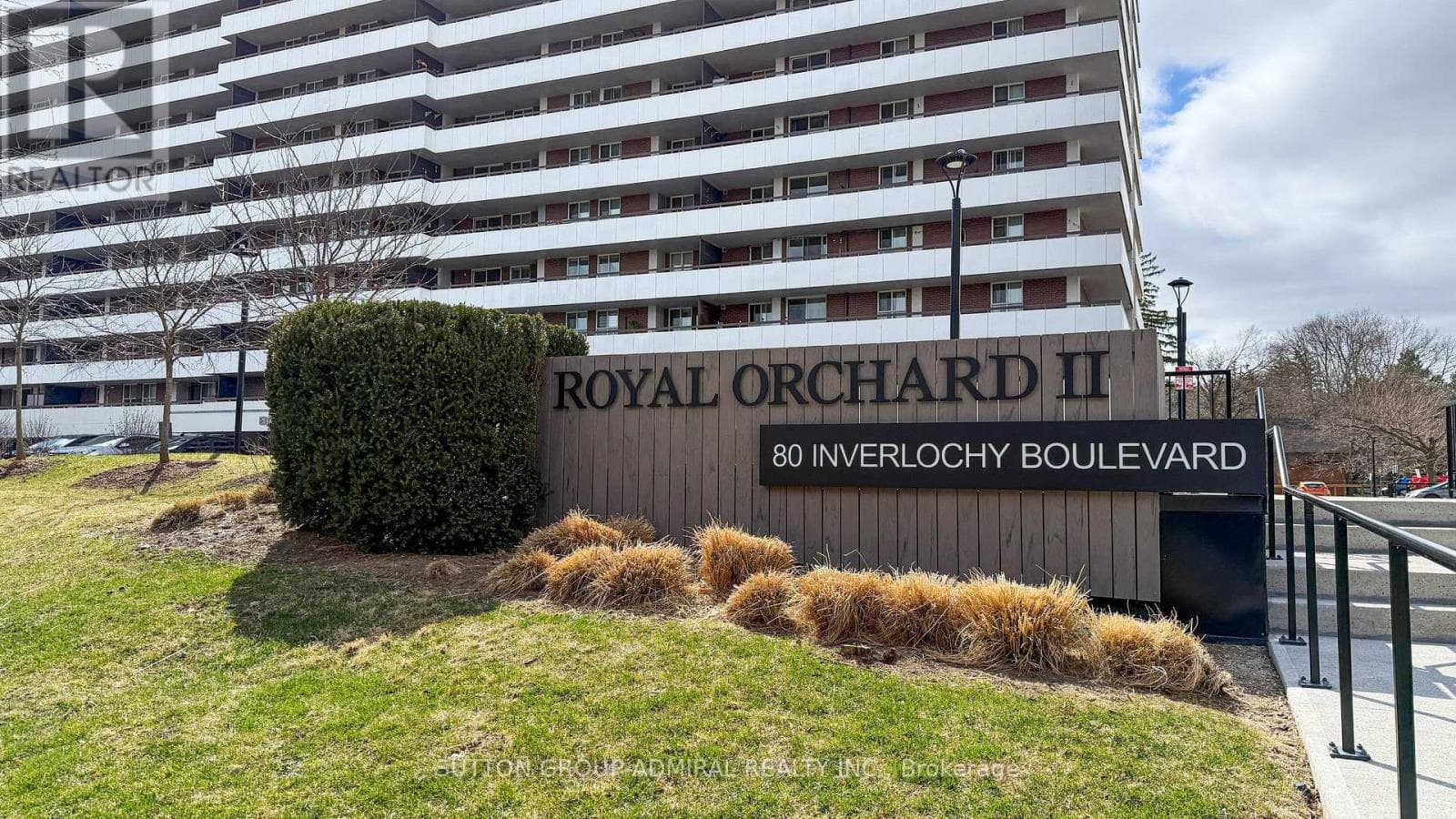 1011 - 80 INVERLOCHY BOULEVARD, Toronto — photo 2