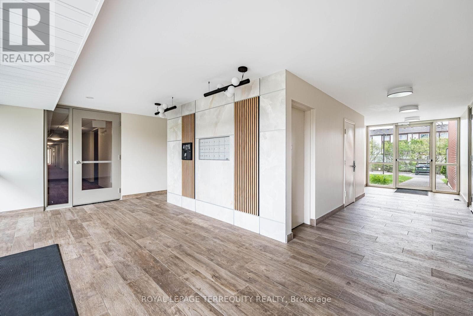 15 - 1230 GRIPSHOLM ROAD, Toronto — photo 3