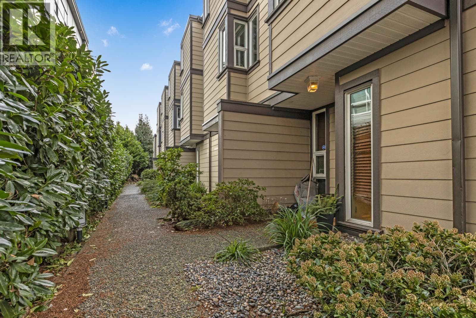 5 1535 ST. GEORGES AVENUE in Central Lonsdale