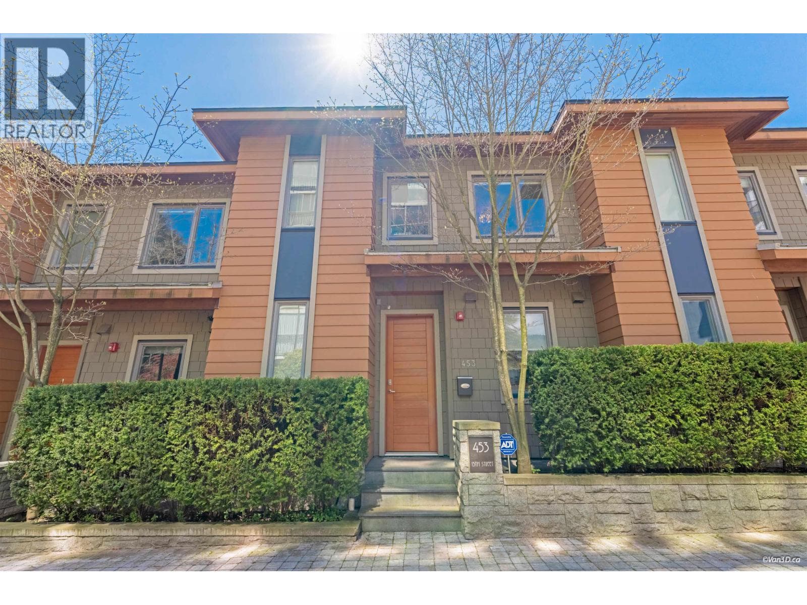 453 13TH STREET in Dundarave