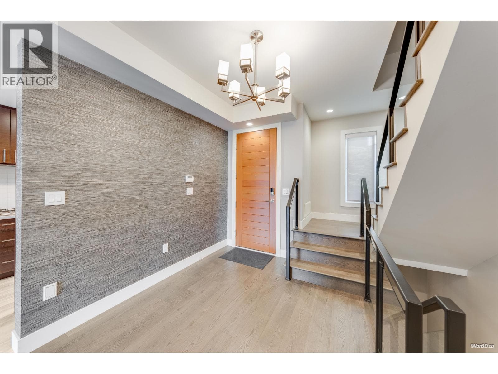 453 13TH STREET, Greater Vancouver — photo 3