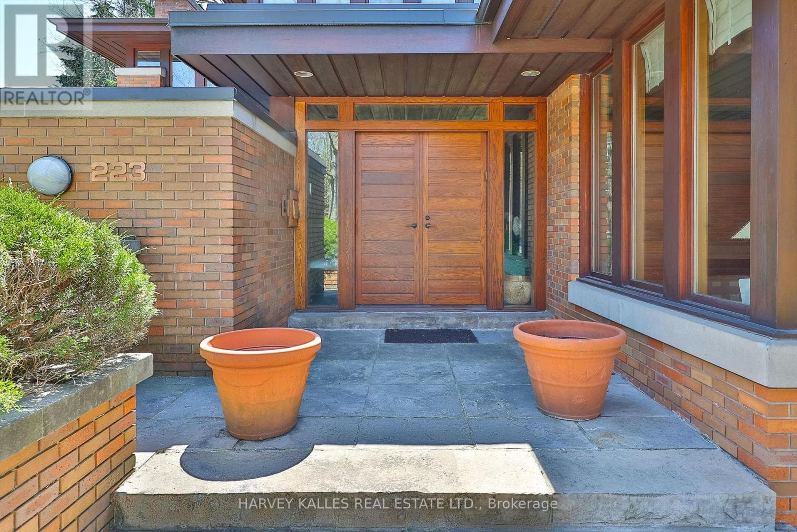 223 HILLHURST BOULEVARD, Toronto — photo 2