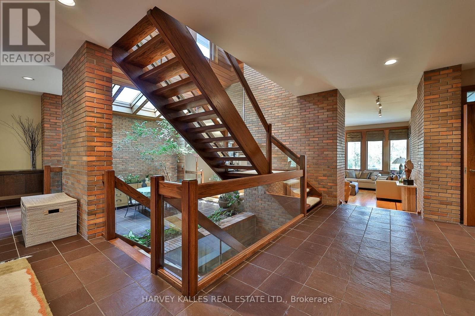 223 HILLHURST BOULEVARD, Toronto — photo 5