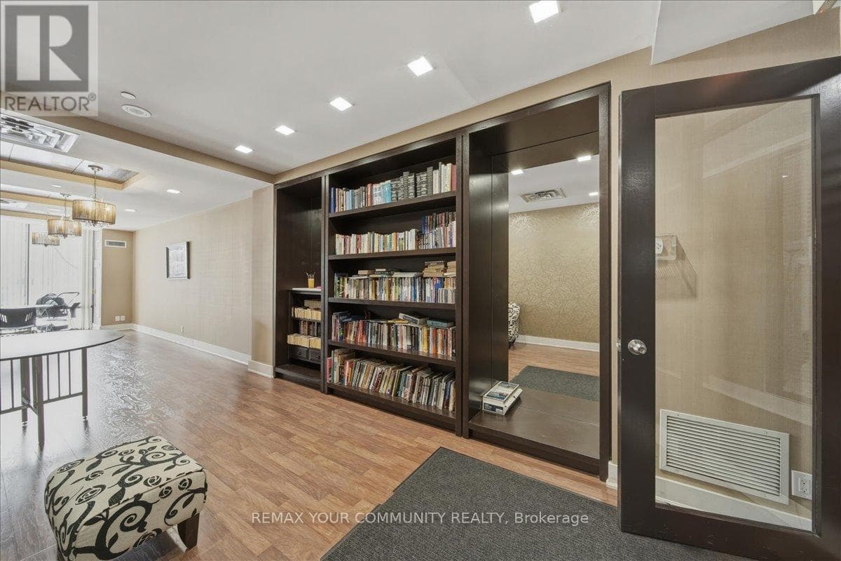 1009 - 520 STEELES AVENUE W, Toronto — photo 2