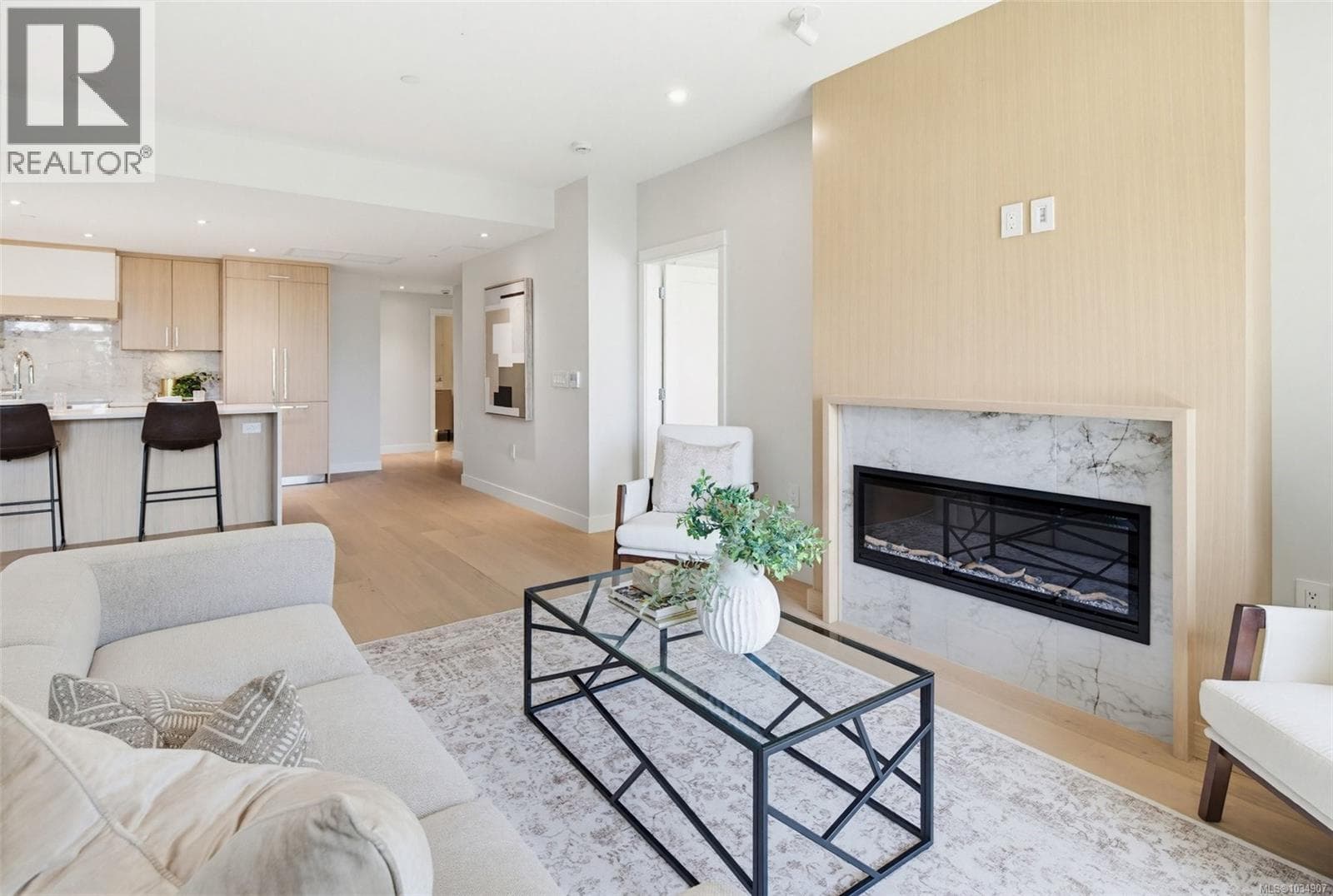 202 5229 Cordova Bay Rd, Victoria — photo 2