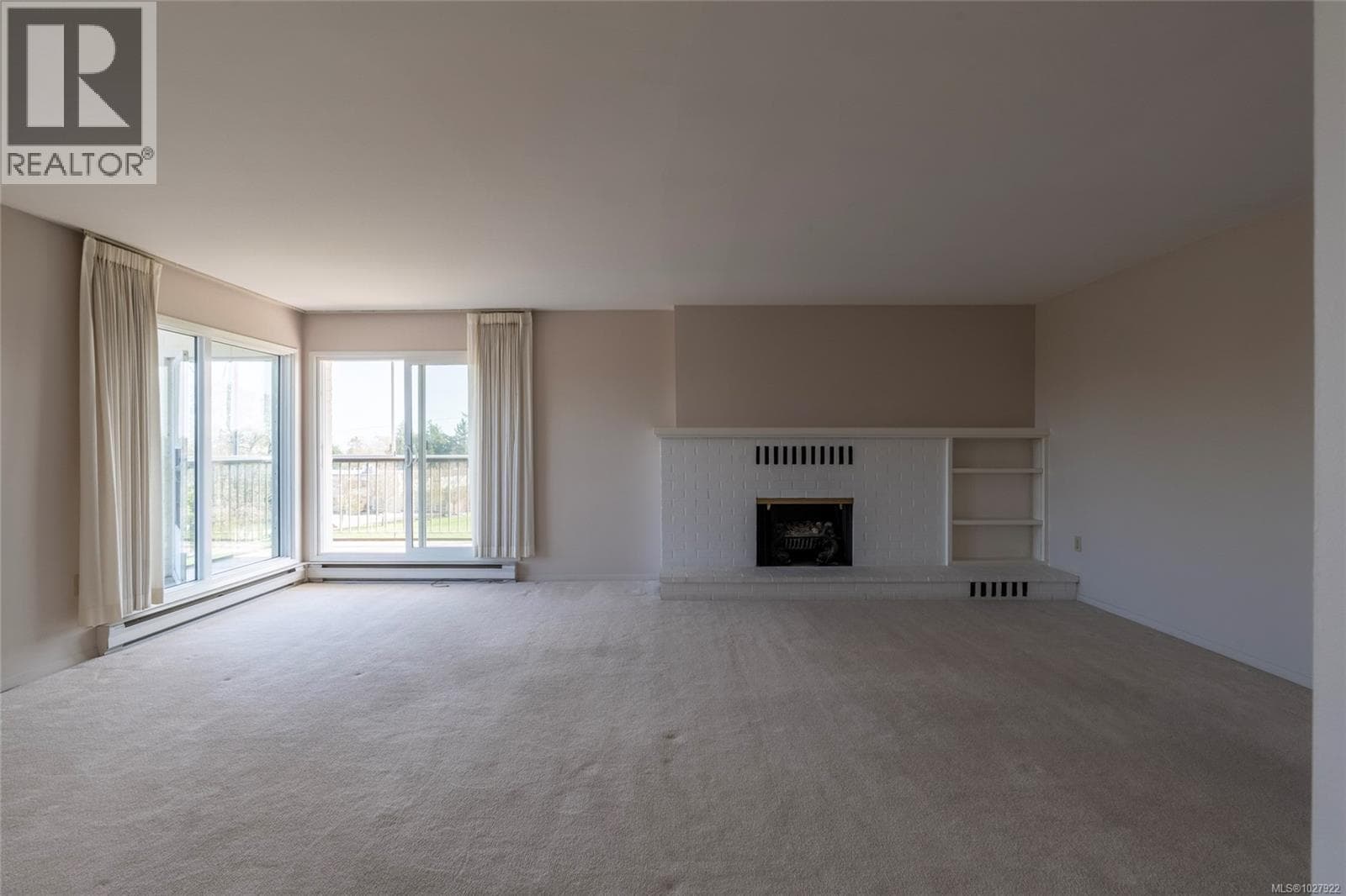 402 2323 Hamiota St, Victoria — photo 5