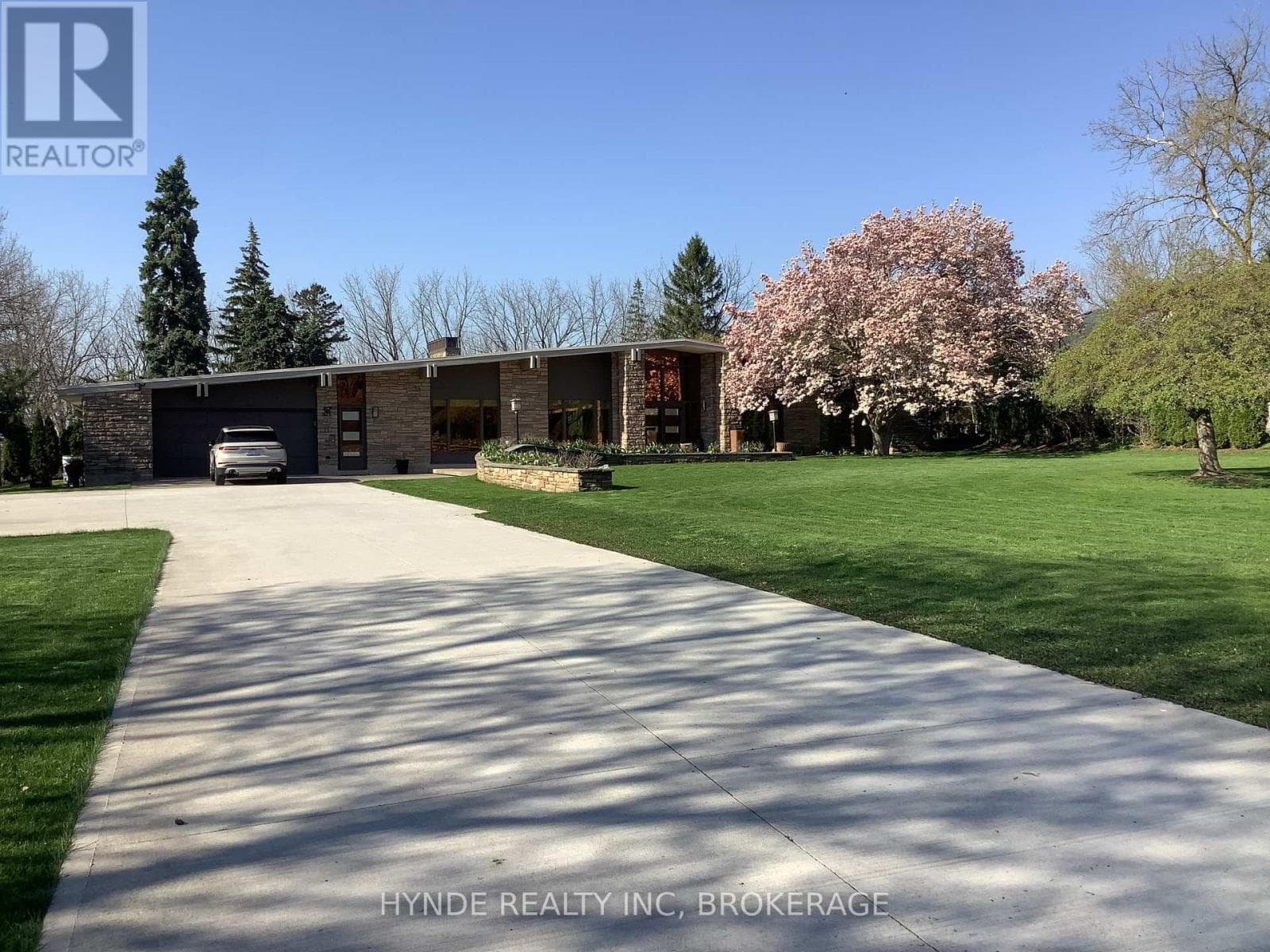 24 WOODMOUNT DRIVE in 