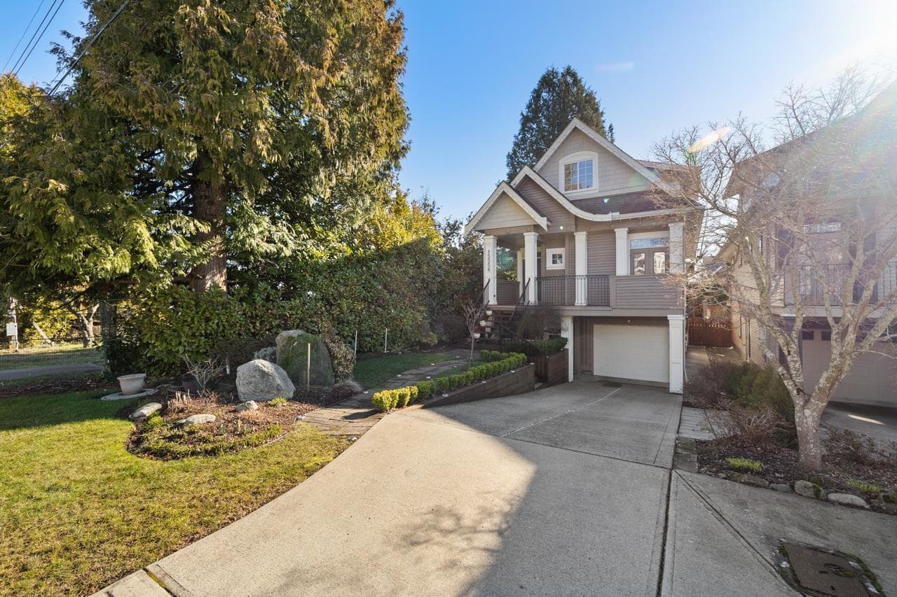 15556 GOGGS AVENUE, Fraser Valley — photo 2